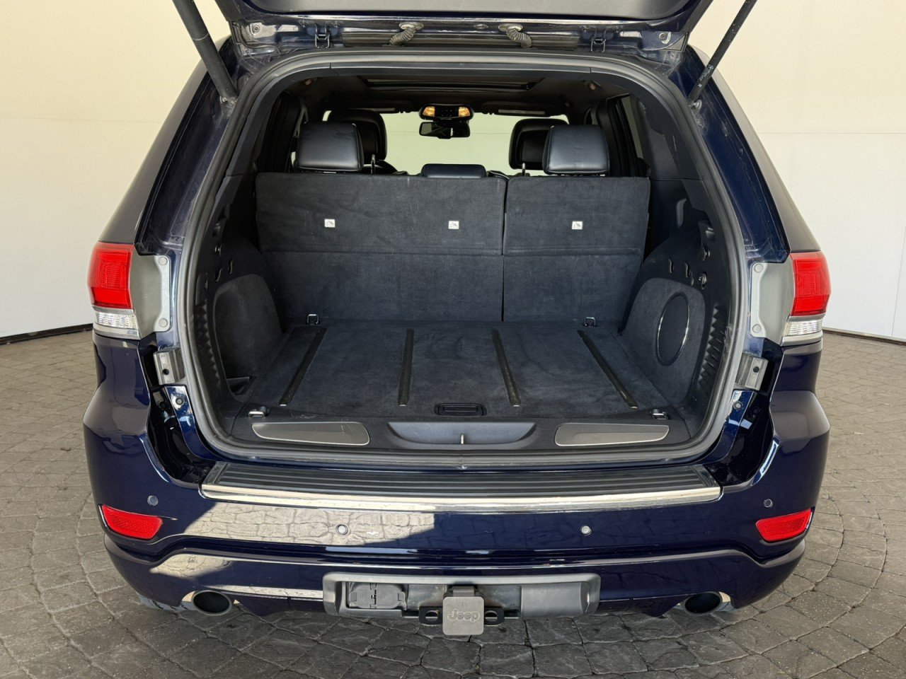 Used 2014 Jeep Grand Cherokee Overland w/ Advanced Technology Group AWD/4WD image 7