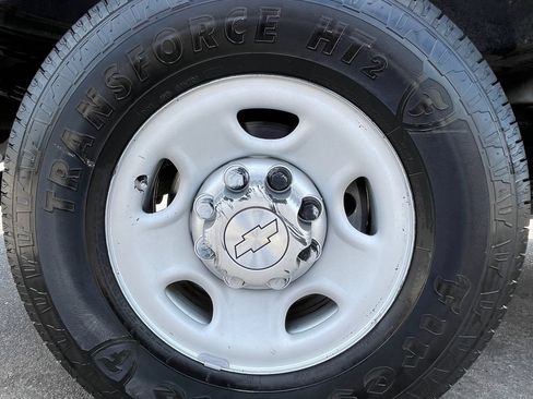 Used 2017 Chevrolet Express 2500 Extended RWD image 11