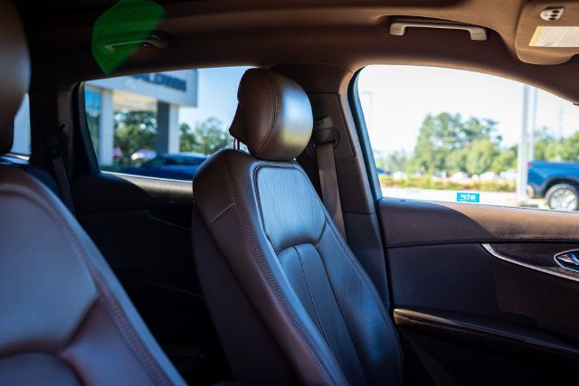 Used 2016 Lincoln MKX Reserve w/ Technology Package FWD image 8