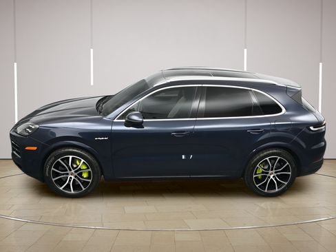 Certified 2025 Porsche Cayenne S AWD/4WD image 36