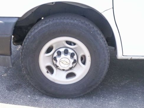 Used 2021 Chevrolet Express 2500 RWD image 5