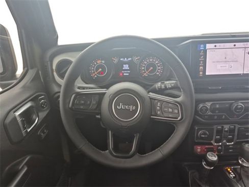 Used 2025 Jeep Wrangler Willys image 12