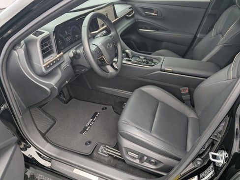 Used 2025 Toyota Crown Signia AWD/4WD image 9
