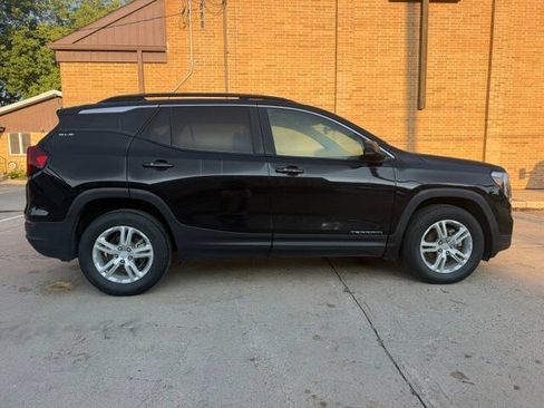 Used 2023 GMC Terrain SLE w/ Driver Convenience Package AWD/4WD image 3
