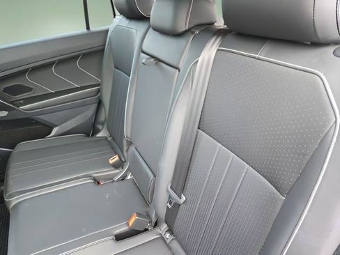 Used 2023 Volkswagen Tiguan SE w/ Panoramic Sunroof Package image 29