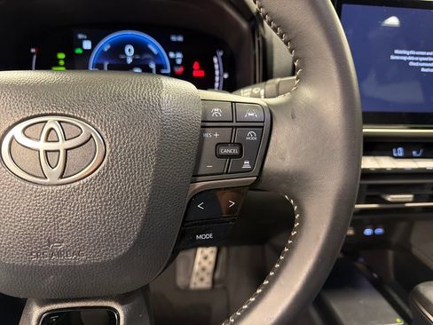 Used 2025 Toyota Camry SE w/ Multimedia Upgrade Package FWD image 31