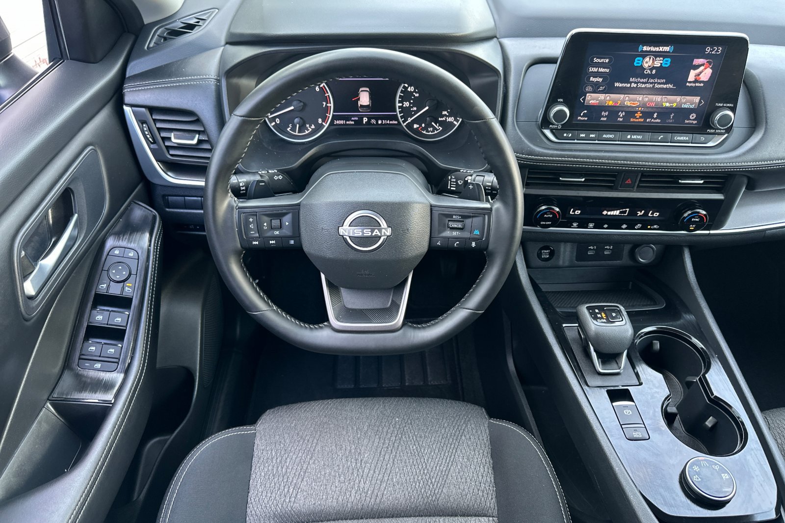 Used 2025 Nissan Rogue SV AWD/4WD image 15