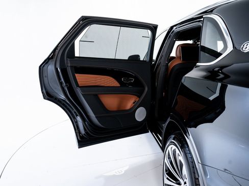 New 2025 Bentley Bentayga Extended Wheelbase image 21