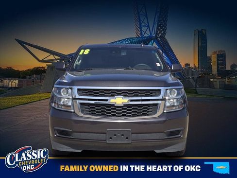 Used 2018 Chevrolet Suburban LT RWD image 2