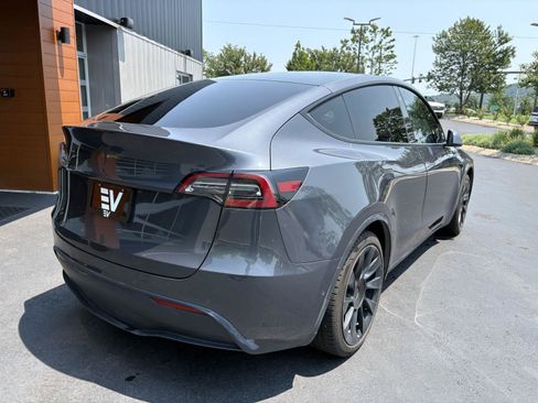 Used 2021 Tesla Model Y Long Range AWD/4WD image 8
