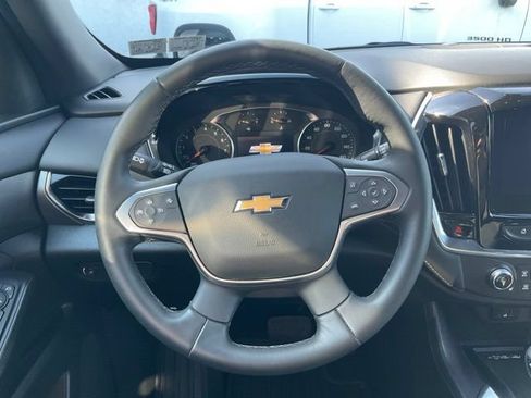Used 2023 Chevrolet Traverse LT AWD/4WD image 3