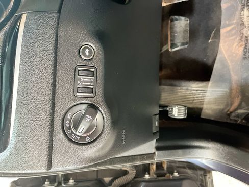 Used 2019 Chrysler 300 S AWD/4WD image 10