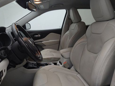 Used 2020 Jeep Cherokee Limited FWD image 17