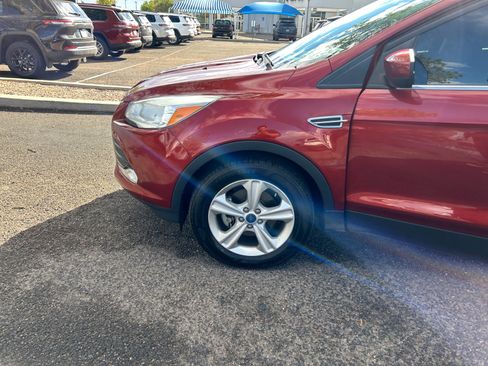 Used 2015 Ford Escape SE w/ Equipment Group 201A FWD image 26