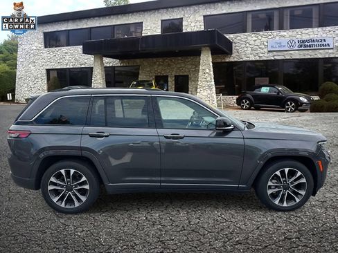 Used 2023 Jeep Grand Cherokee Overland AWD/4WD image 4