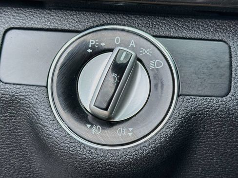 Used 2010 Mercedes-Benz E 350 Sedan image 34