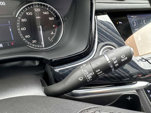 Used 2025 Cadillac XT6 Premium Luxury image 23