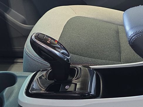 Used 2020 Chevrolet Bolt LT image 21