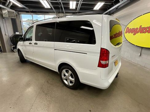 Used 2016 Mercedes-Benz Metris Passenger w/ Driver Efficiency Package image 3
