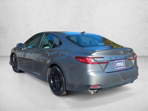 Used 2025 Toyota Camry SE image 7