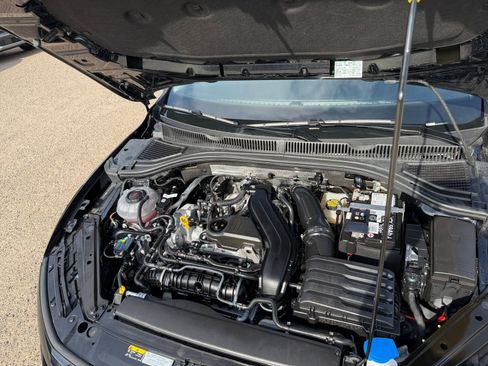 Used 2025 Volkswagen Jetta SE image 31