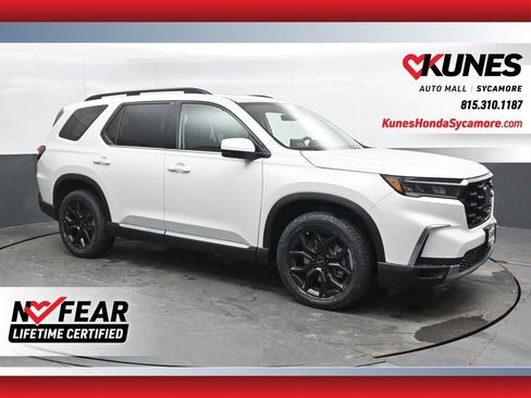 New 2025 Honda Pilot Touring image 1