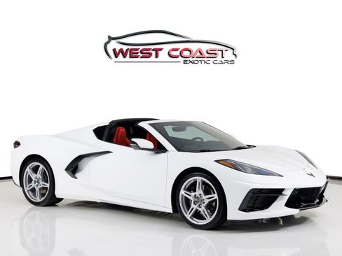 Used 2021 Chevrolet Corvette 2LT w/ Engine Appearance Package image 1