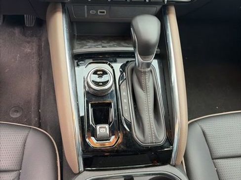 Used 2024 GMC Canyon Denali image 18