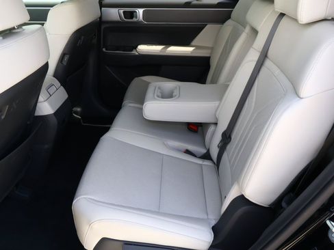 Used 2025 Hyundai Santa Fe SEL FWD image 19