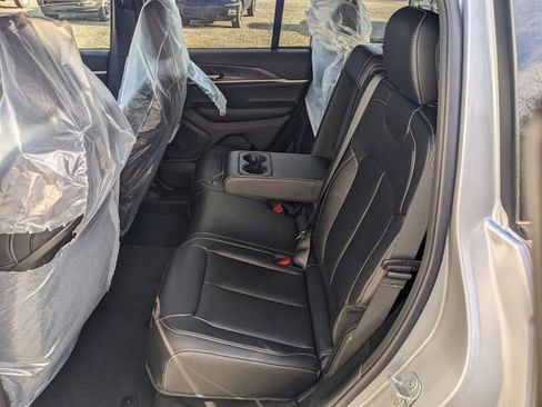 New 2025 Jeep Grand Cherokee Limited image 10