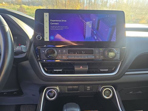 Used 2024 Toyota Grand Highlander XLE image 19