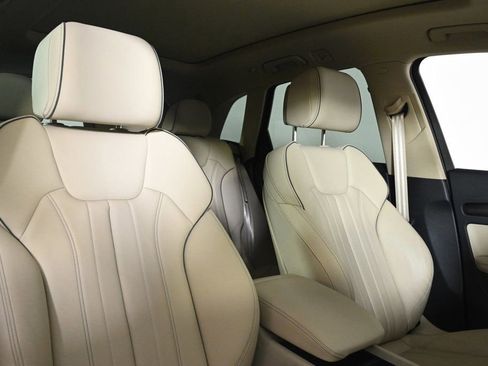 Used 2025 Audi Q5 2.0T Premium Plus w/ Premium Plus Package image 16