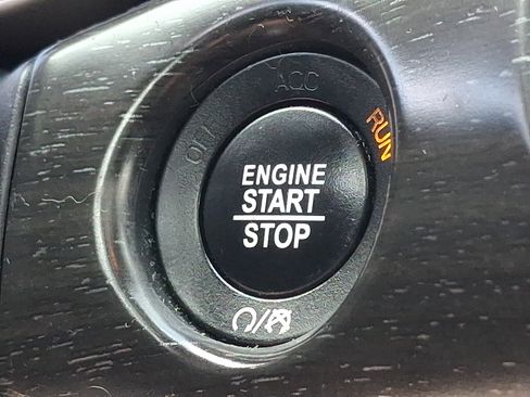 Used 2017 Jeep Grand Cherokee Limited AWD/4WD image 25