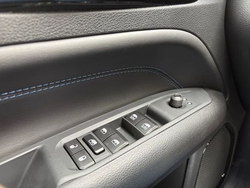 New 2026 Jeep Compass Latitude image 11