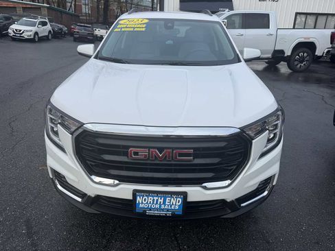 Used 2023 GMC Terrain SLE w/ Driver Convenience Package image 2
