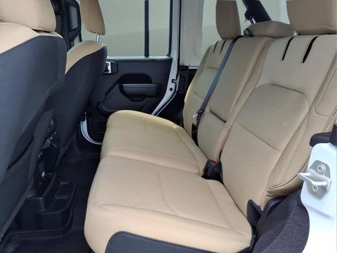 Certified 2023 Jeep Wrangler Unlimited w/ Sun & Screen Package AWD/4WD image 17