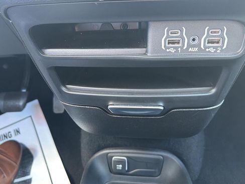 Used 2025 Chrysler Pacifica Select FWD image 23