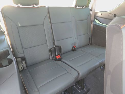Used 2025 GMC Yukon AT4 AWD/4WD image 16