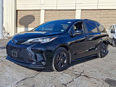Used 2024 Toyota Sienna XSE w/ XSE Plus Package image 1
