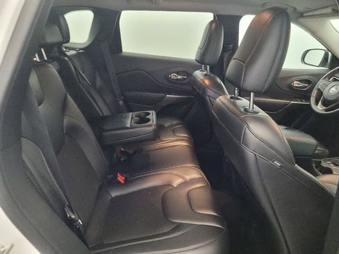 Used 2020 Jeep Cherokee Latitude Plus AWD/4WD image 19