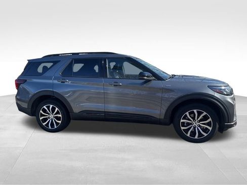 Used 2025 Ford Explorer ST-Line image 7