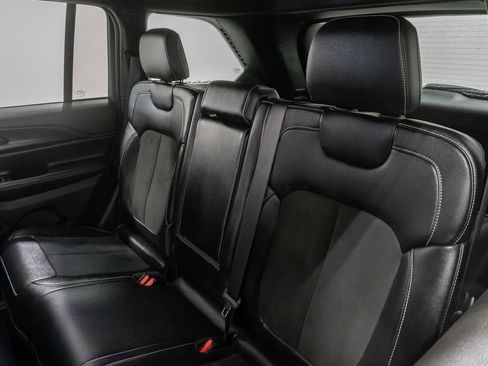 Used 2024 Jeep Grand Cherokee Altitude image 21