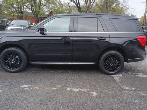Used 2023 Ford Expedition XLT AWD/4WD image 1