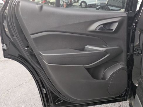 Used 2025 Chevrolet Trax LT w/ LT Convenience Package image 19