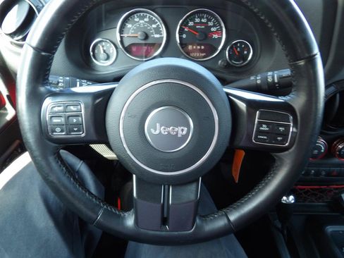 Used 2017 Jeep Wrangler Unlimited Rubicon AWD/4WD image 14
