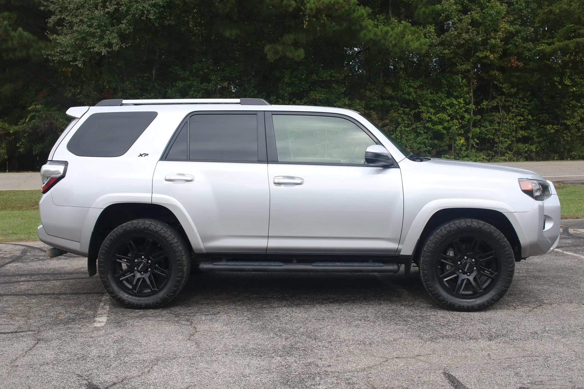 Used 2022 Toyota 4Runner SR5 AWD/4WD image 5