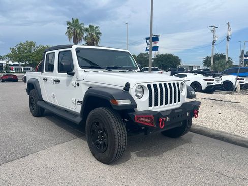 Used 2021 Jeep Gladiator Sport AWD/4WD image 2