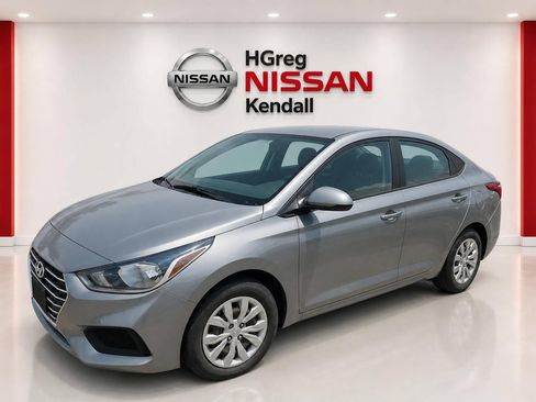 Used 2021 Hyundai Accent SE FWD image 3