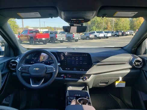 New 2026 Chevrolet Equinox LT w/ Convenience Package II image 32