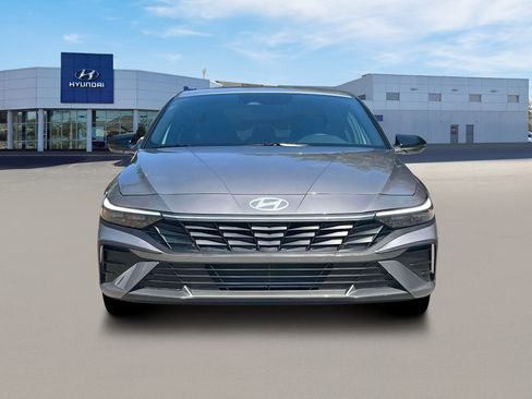 Used 2025 Hyundai Elantra Sport FWD image 12